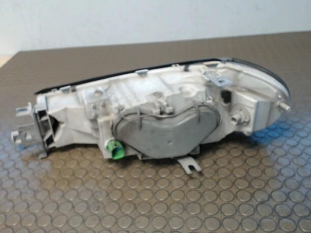 Foto: SCHEINWERFER RECHTS eines Ford Mondeo 16V