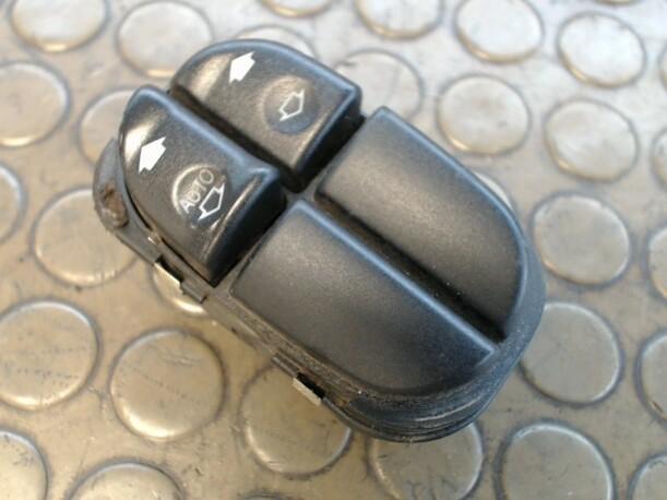 Foto: FENSTERHEBERSCHALTER eines Ford Mondeo 16V