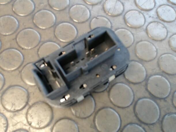 Foto: FENSTERHEBERSCHALTER eines Ford Mondeo 16V