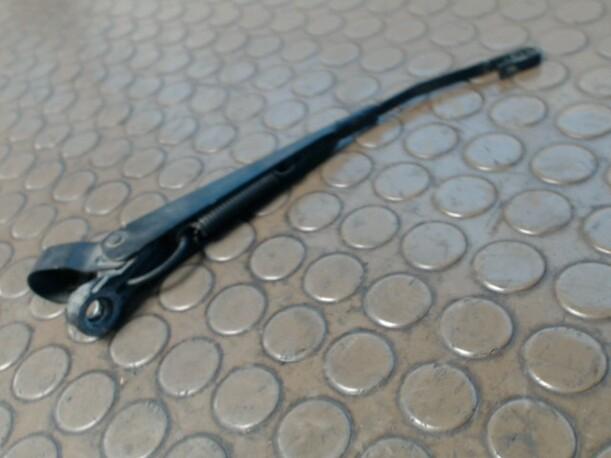 Foto: SCHEIBENWISCHERARM HINTEN eines Ford Focus Turnier