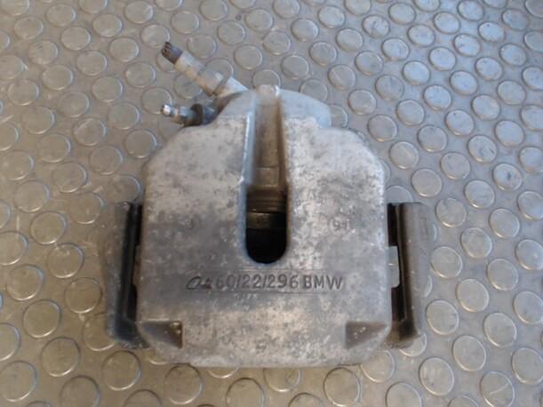 Foto: BREMSSATTEL VORN LINKS eines BMW 523i