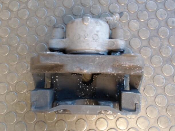 Foto: BREMSSATTEL VORN LINKS eines BMW 523i