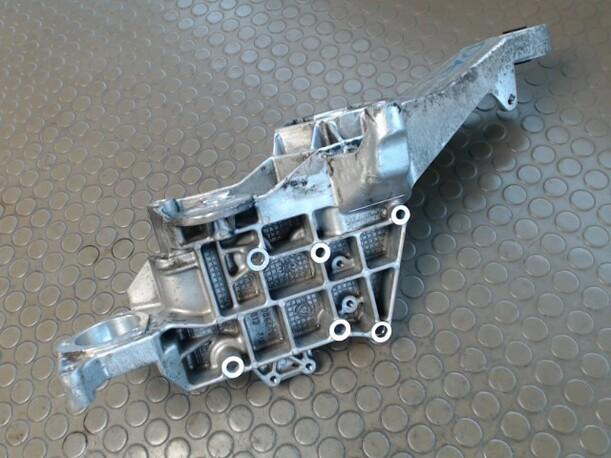 Foto: AGGREGATHALTER eines Alfa Romeo 156 Sportwagon 2.0 JTS Selespeed