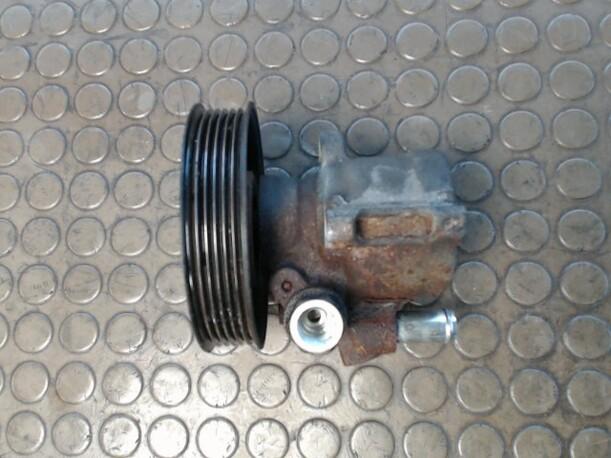 Foto: PUMPE SERVOLENKUNG eines Seat Toledo 1.6 Sunnyboy