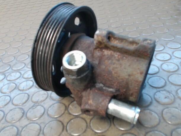 Foto: PUMPE SERVOLENKUNG eines Seat Toledo 1.6 Sunnyboy