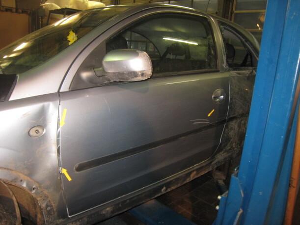 Foto: TÜR VORNE LINKS (2/3-TÜRER) eines Opel Corsa 1.2 16V Sunnyboy
