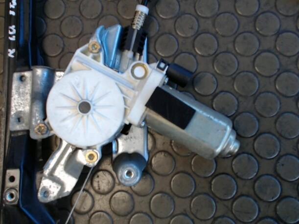 Foto: FENSTERHEBER ELEKTR. VORN RECHTS (2/3-TÜRER) eines Ford Focus DI