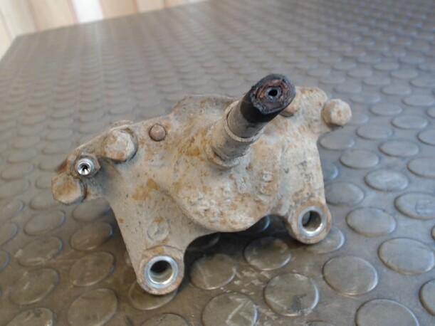 Foto: BREMSSATTEL HINTEN RECHTS (GIRLING) eines Mercedes-Benz 190 D Sunnyboy