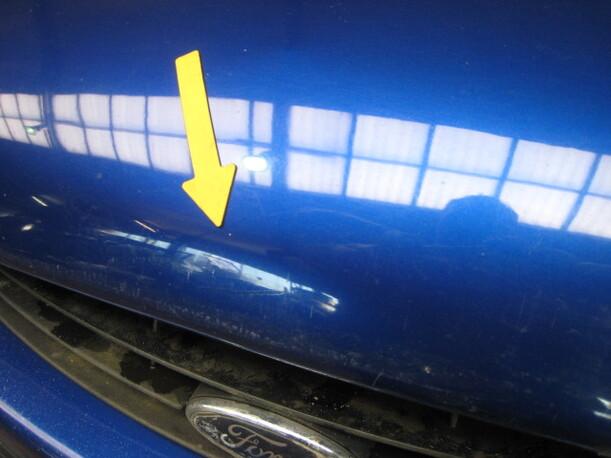 Foto: MOTORHAUBE eines Ford Puma Sunnyboy