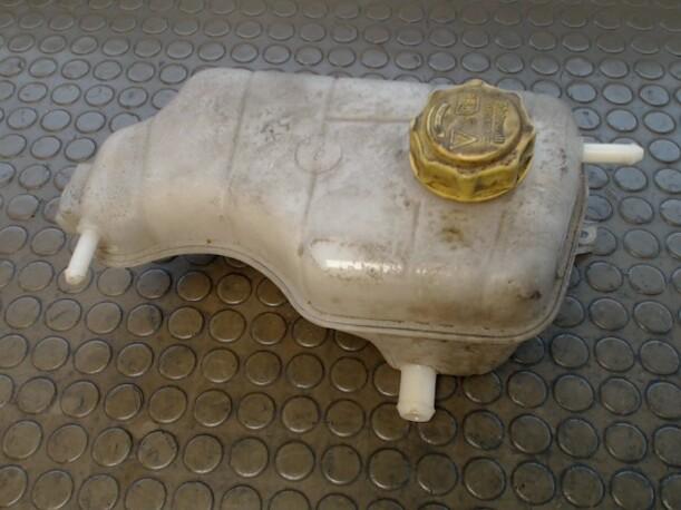Foto: AUSGLEICHSBEHÄLTER eines Ford Puma Sunnyboy