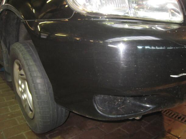 Foto: STOßFÄNGER / STOßSTANGE VORNE eines Kia Carnival V6 Sunnyboy
