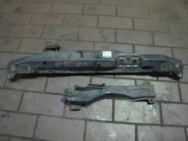 Foto: FRONTBLECH OBEN eines Kia Carnival V6 Sunnyboy