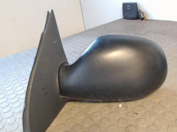 Foto: AUSSENSPIEGEL ELEKTRISCH VERSTELLBAR LINKS eines Kia Carnival V6 GL