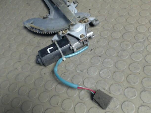 Foto: FENSTERHEBER ELEKTR. VORN LINKS eines Kia Carnival V6 GL