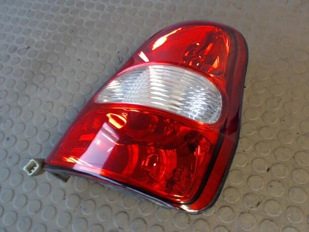 Foto: HECKLEUCHTE / RÜCKLICHT  RECHTS eines Kia Carnival V6 CD