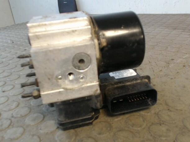 Foto: HAUPTBREMSAGGREGAT ABS eines Kia Carnival V6