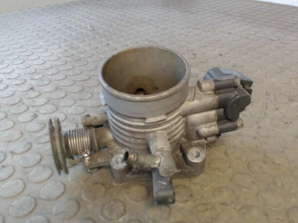 Foto: DROSSELKLAPPENSTUTZEN eines Kia Carnival V6