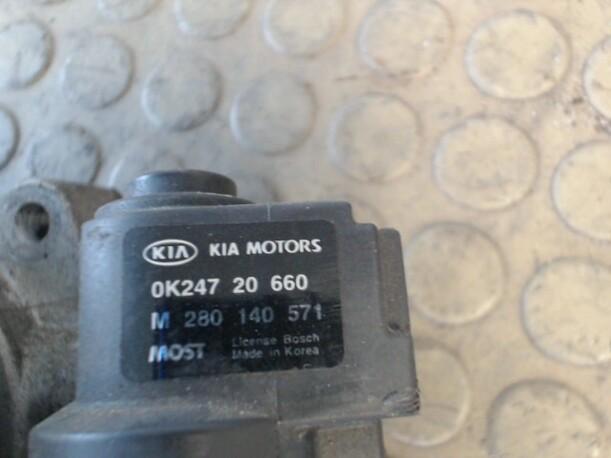 Foto: DROSSELKLAPPENSTUTZEN eines Kia Carnival V6