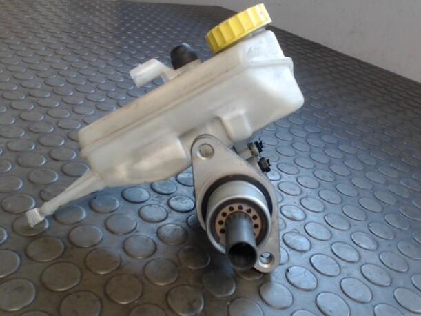 Foto: HAUPTBREMSZYLINDER eines Seat Ibiza 1.4 16V Sunnyboy