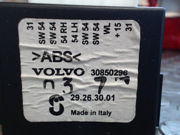 Foto: STEUERGERÄT RÜCKLEUCHTE / LAMPENKONTROLLE eines Volvo V40 2.0 Sunnyboy