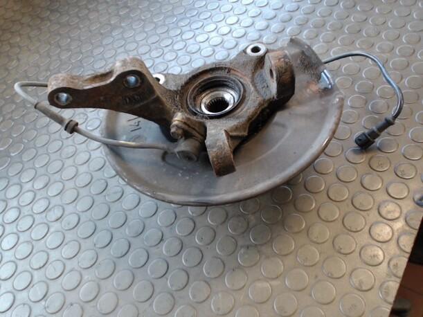Foto: ACHSSCHENKEL VORNE LINKS eines Volvo V40 2.0 Sunnyboy