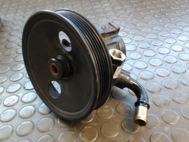 Foto: PUMPE SERVOLENKUNG eines Volvo V40 2.0 Sunnyboy