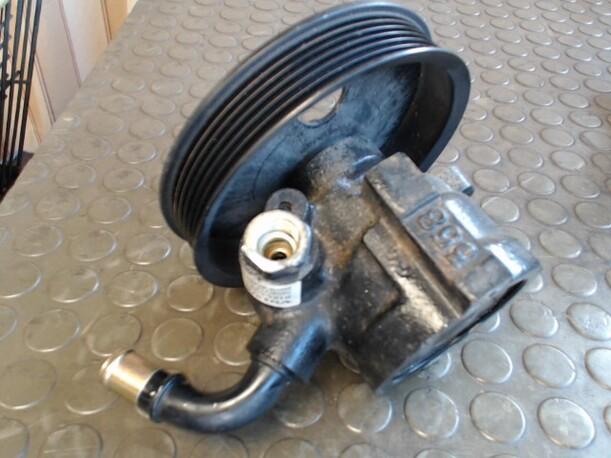 Foto: PUMPE SERVOLENKUNG eines Volvo V40 2.0 Sunnyboy