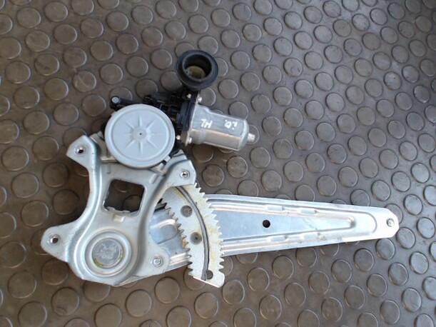 Foto: FENSTERHEBER ELEKTR HINTEN LINKS eines Daihatsu Sirion 1.3 Sunnyboy