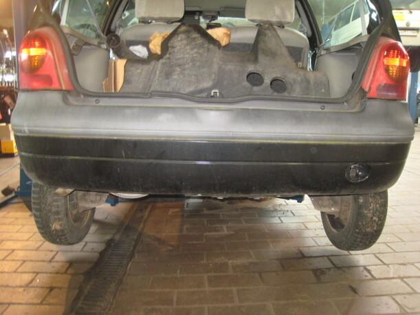 Foto: STOßSTANGE / STOSSFÄNGER HINTEN eines Renault Twingo 1.2 Sunnyboy