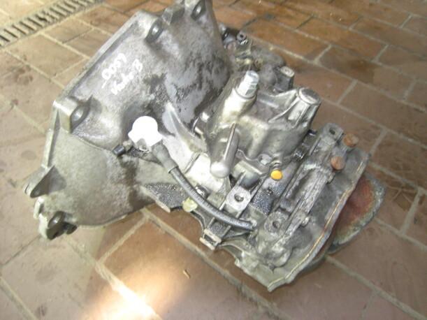 Foto: SCHALTGETRIEBEm 5-GANG eines Opel Vectra 1.6 Sunnyboy