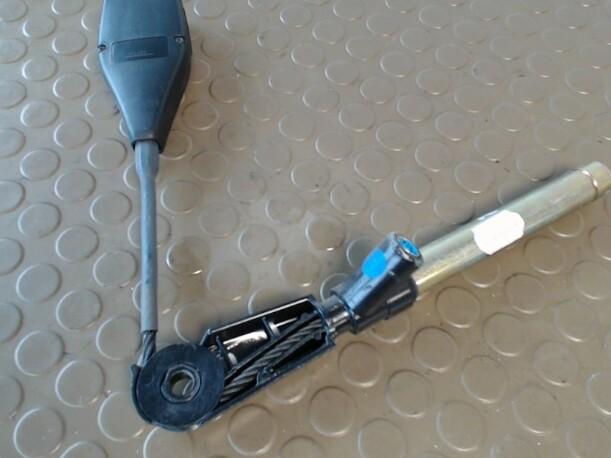 Foto: GURTSTRAFFER VORN RECHTS eines Renault Laguna 1.9 dCi Sunnyboy
