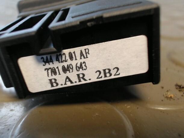 Foto: SCHALTER RADIOBEDIENUNG eines Renault Laguna 1.9 dCi Sunnyboy