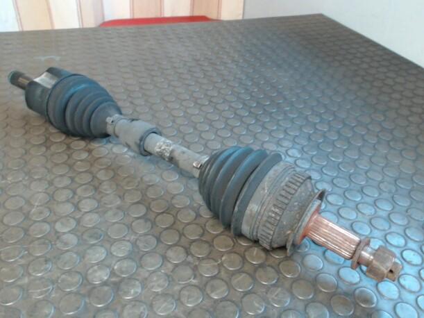 Foto: ANTRIEBSWELLE LINKS eines Chrysler Voyager 3.3