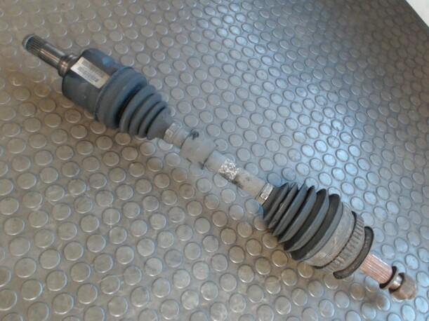 Foto: ANTRIEBSWELLE LINKS eines Chrysler Voyager 3.3