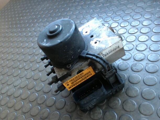 Foto: HAUPTBREMSAGGREGAT ABS eines Chrysler Voyager 3.3
