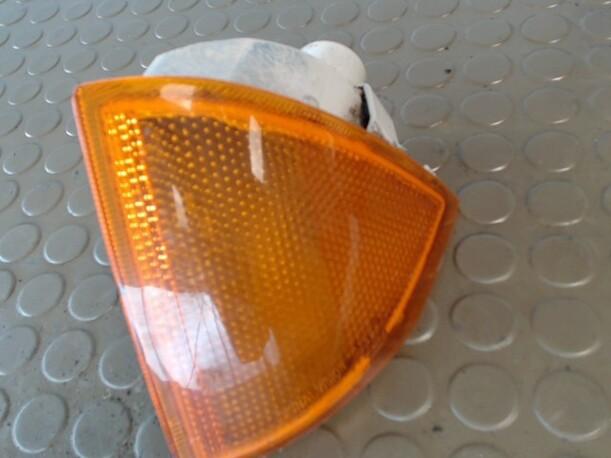 Foto: BLINKER / BLINKLEUCHTE  LINKS eines Citroen AX 11 Sunnyboy