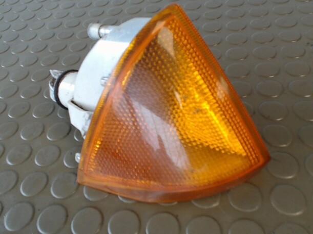 Foto: BLINKER / BLINKLEUCHTE  RECHTS eines Citroen AX 11 Sunnyboy