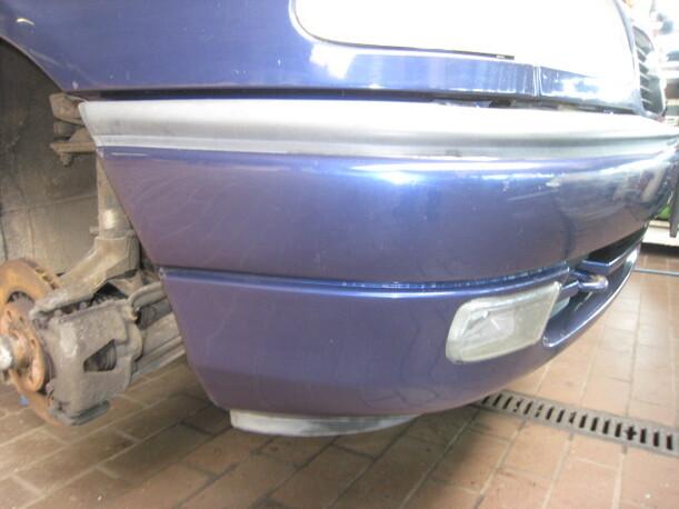 Foto: STOßFÄNGER / STOßSTANGE VORNE eines Opel Astra Caravan 16V Sunnyboy