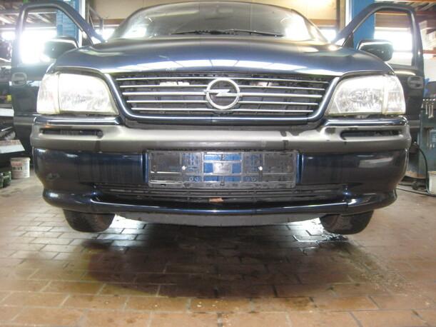 Foto: STOßFÄNGER / STOßSTANGE VORNE eines Opel Sintra 2.2 16V Sunnyboy