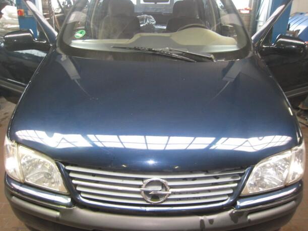 Foto: MOTORHAUBE eines Opel Sintra 2.2 16V Sunnyboy