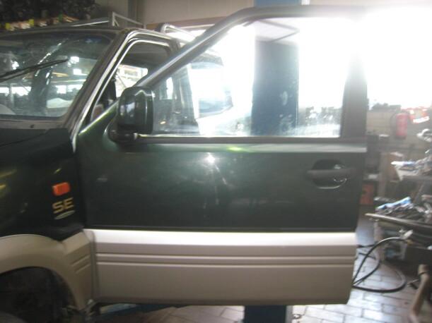 Foto: TÜR VORNE LINKS eines Nissan Terrano II 2.7 TDi Sunnyboy
