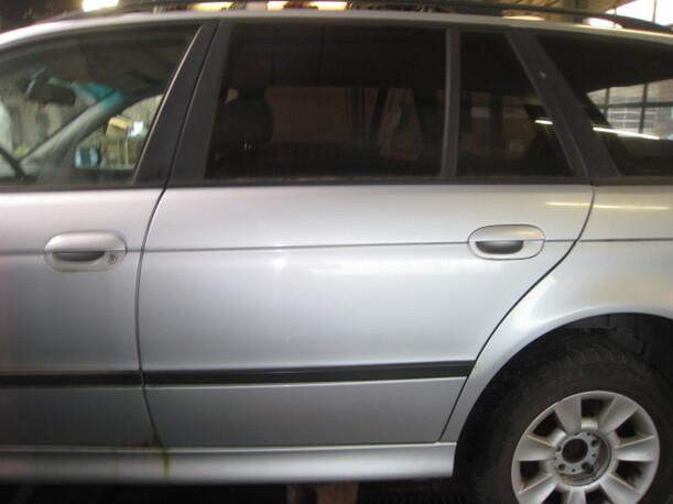 Foto: TÜR HINTEN LINKS eines BMW 525 tds touring