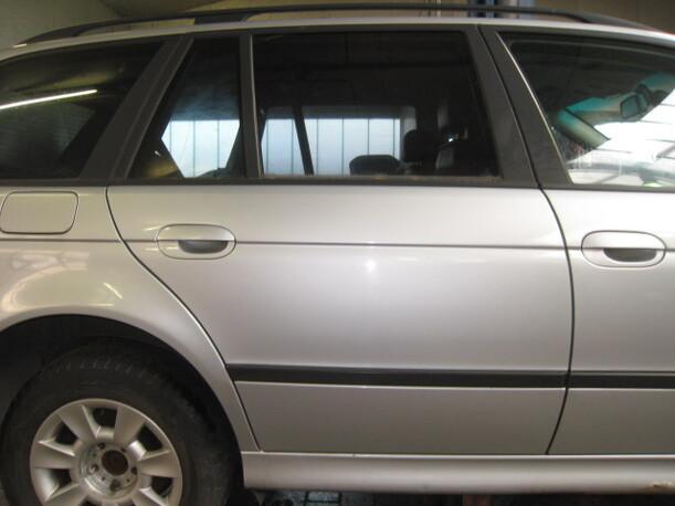 Foto: TÜR HINTEN RECHTS eines BMW 525 tds touring