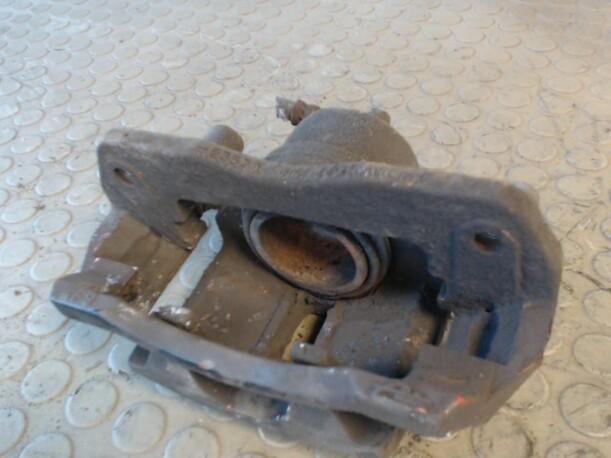 Foto: BREMSSATTEL VORN LINKS eines Ford Probe 24V Trendline
