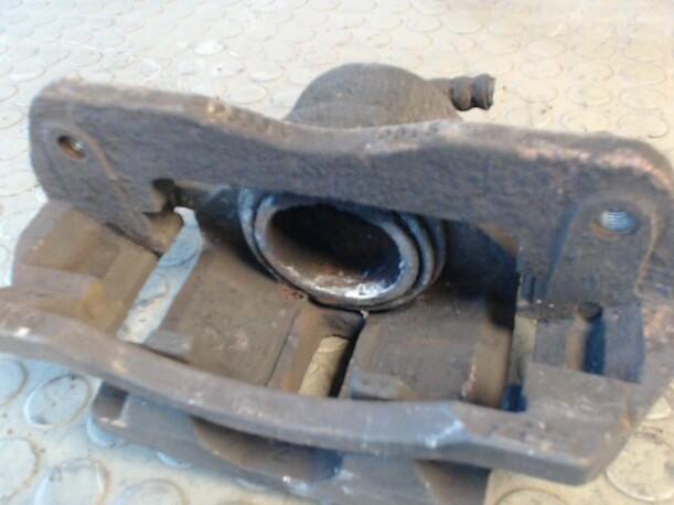 Foto: BREMSSATTEL VORN RECHTS eines Ford Probe 24V Trendline
