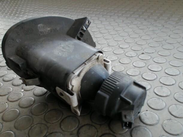 Foto: NEBELSCHEINWERFER RECHTS eines Ford Mondeo Turnier V6