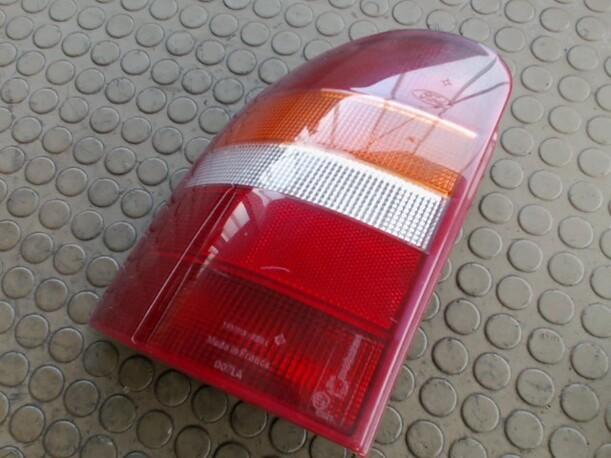 Foto: HECKLEUCHTE / RÜCKLICHT LINKS eines Ford Mondeo Turnier V6