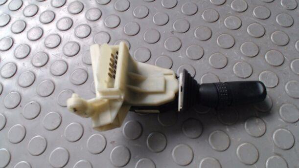 Foto: SCHEIBENWISCHERSCHALTER eines Ford Mondeo Turnier V6