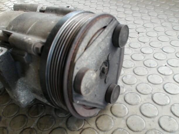 Foto: KOMPRESSOR KLIMAANLAGE eines Ford Mondeo Turnier V6