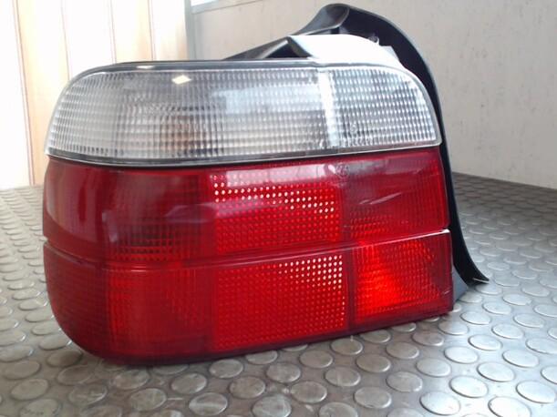 Foto: HECKLEUCHTE / RÜCKLICHT LINKS eines BMW 316i compact